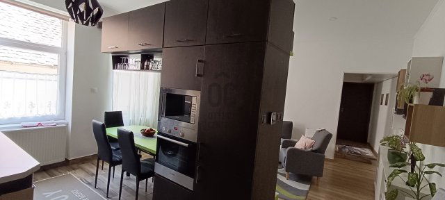 Eladó téglalakás, Pécsett 71.9 M Ft, 3 szobás