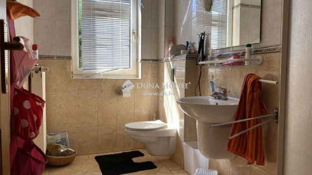 Eladó családi ház, Budakeszin 219 M Ft, 11 szobás