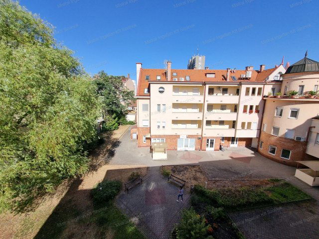 Eladó téglalakás, Szolnokon 59.9 M Ft, 4+1 szobás