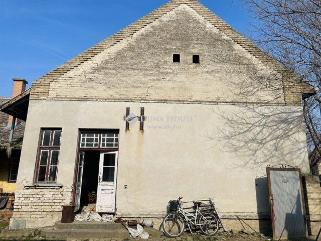 Eladó családi ház, Kiszomboron 12.8 M Ft, 3 szobás