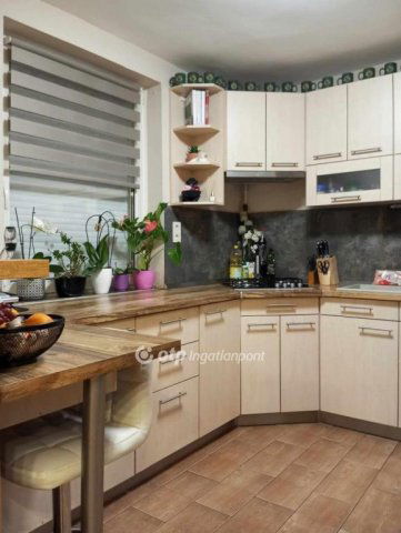 Eladó téglalakás, Egerben 93 M Ft, 4 szobás