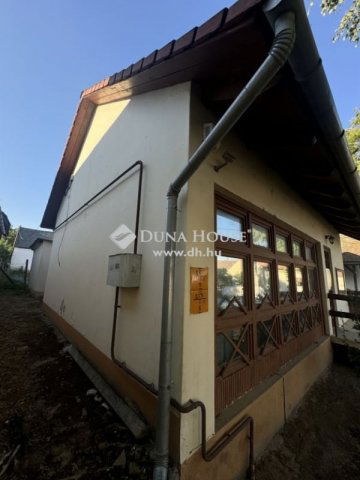 Eladó családi ház, Majson 7.9 M Ft, 1 szobás