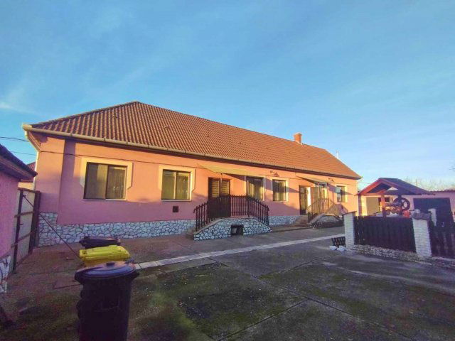 Eladó családi ház, Makláron 42 M Ft, 4 szobás