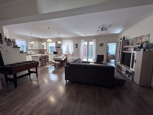 Eladó családi ház, Erdőkertesen 129.9 M Ft, 5 szobás