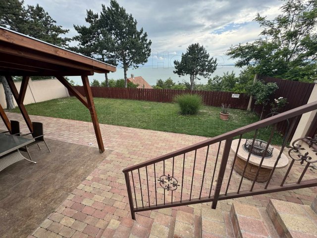 Eladó nyaraló, Balatonkenesén 77 M Ft, 2 szobás