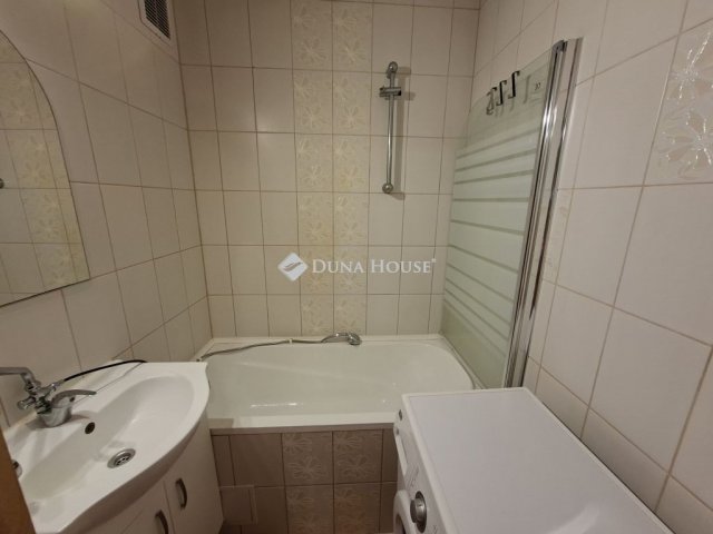 Eladó panellakás, Szegeden 53.9 M Ft, 2 szobás