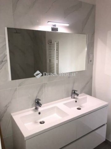 Kiadó téglalakás, albérlet, Pécsett 250 E Ft / hó, 3 szobás