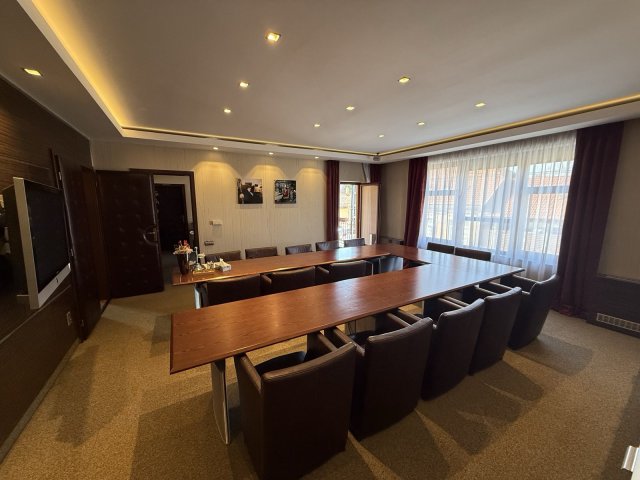 Eladó iroda, Gödöllőn 295 M Ft, 9 szobás / költözzbe.hu