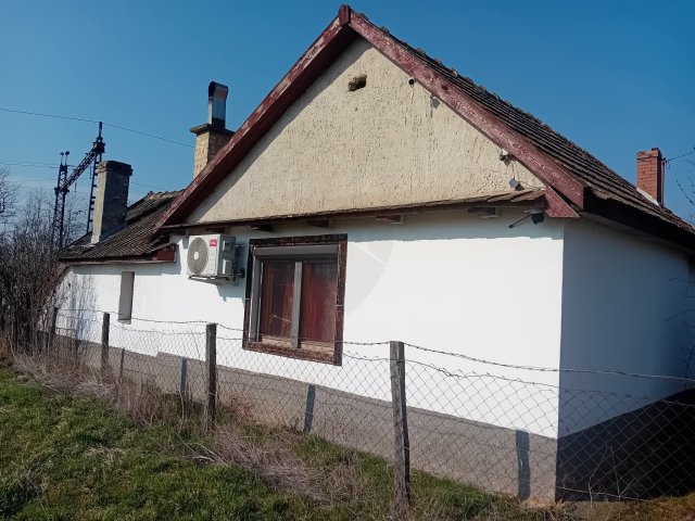 Eladó családi ház, Jászfényszarun 7.9 M Ft, 2 szobás