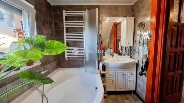 Eladó családi ház, Őrbottyánban 107.9 M Ft, 5 szobás