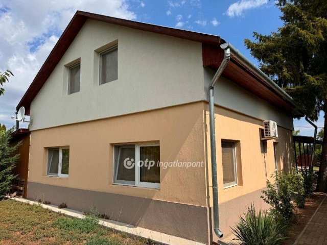 Eladó családi ház, Cegléden 65 M Ft, 3 szobás