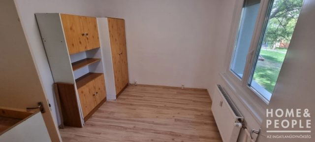 Eladó téglalakás, Szegeden 52.99 M Ft, 1+2 szobás