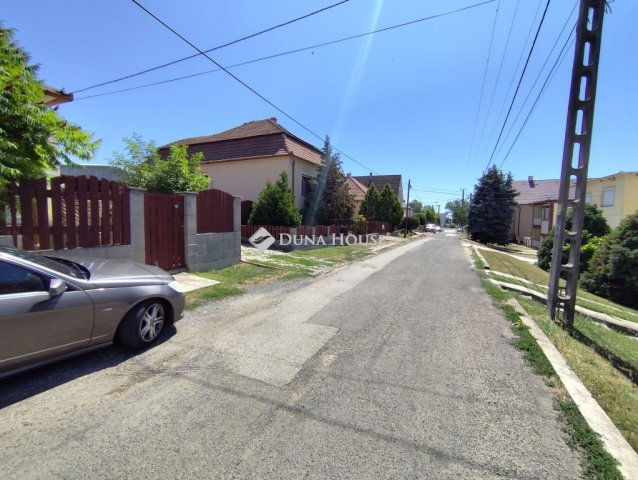Eladó családi ház, Kartalon 89.9 M Ft, 7 szobás