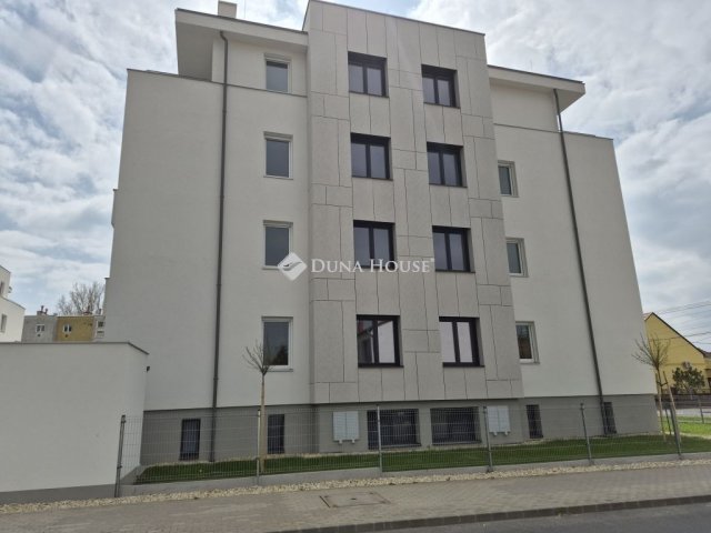 Eladó téglalakás, Zalaegerszegen 66.87 M Ft, 2 szobás