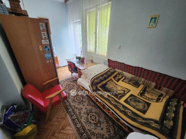 Eladó családi ház, Kazáron 25.6 M Ft, 4 szobás