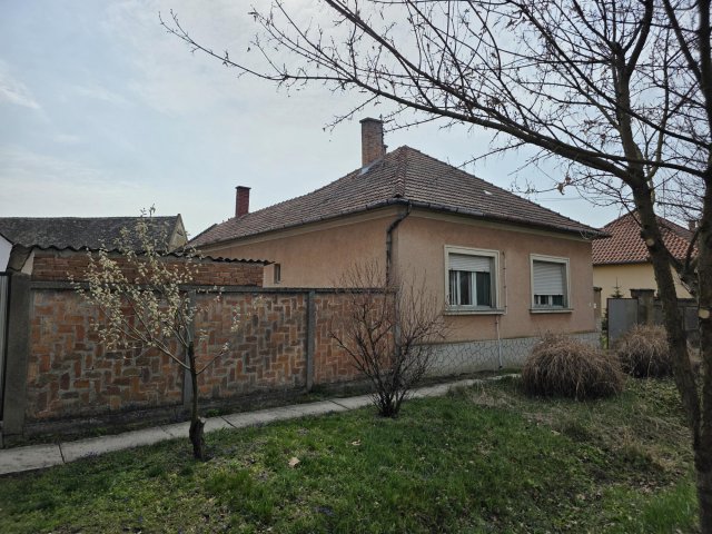 Eladó családi ház, Kiszomboron, Csatorna utcában 26.49 M Ft