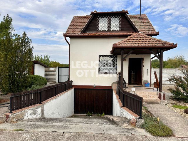 Eladó családi ház, Csemőn 36.6 M Ft, 1 szobás