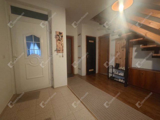 Eladó családi ház, Győrságon 82 M Ft, 5 szobás