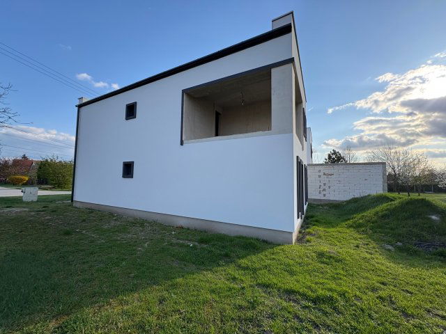 Eladó ikerház, Polgárdin 61.9 M Ft, 5 szobás