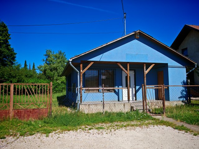 Eladó üzlethelyiség, Kesztölcön, Klement utcában 21 M Ft