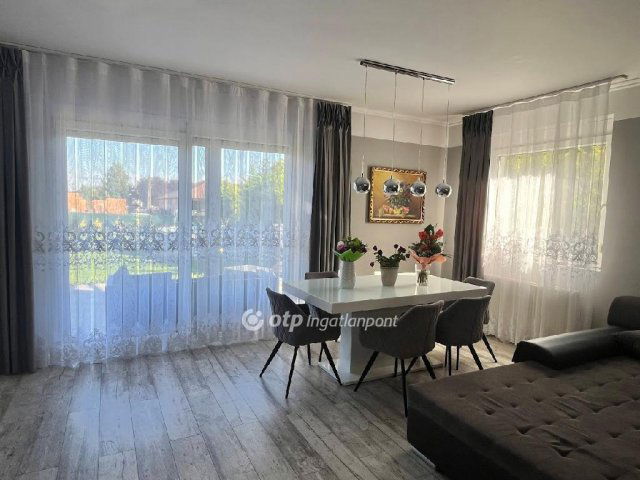 Eladó családi ház, Halásztelken 180 M Ft, 7 szobás