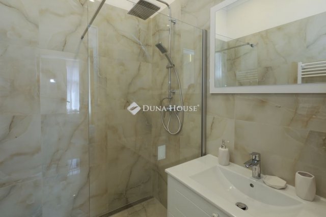 Eladó téglalakás, Budapesten, VIII. kerületben 186 M Ft