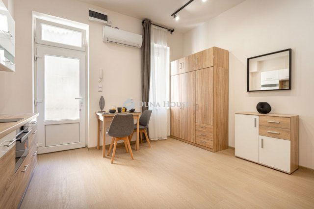 Eladó téglalakás, Budapesten, VII. kerületben 220 M Ft, 5 szobás