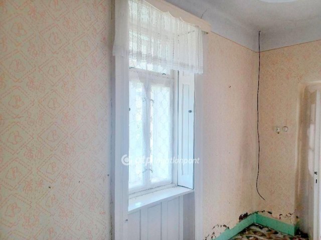 Eladó családi ház, Kisújszálláson 8.5 M Ft, 3 szobás