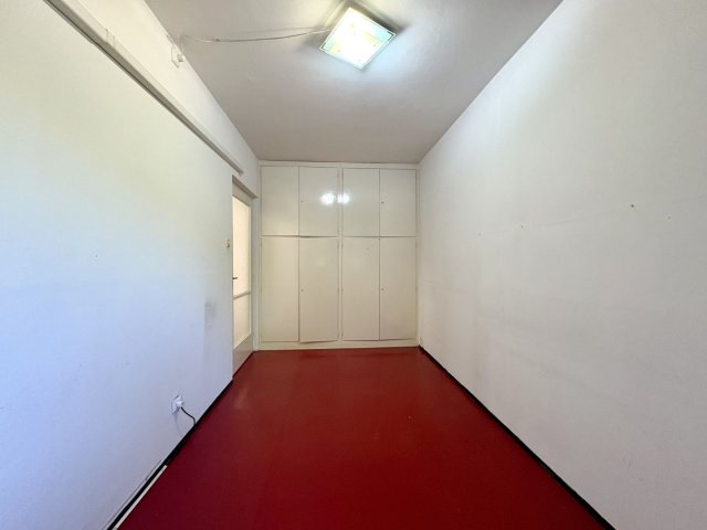 Eladó panellakás, Debrecenben 61.9 M Ft, 3 szobás