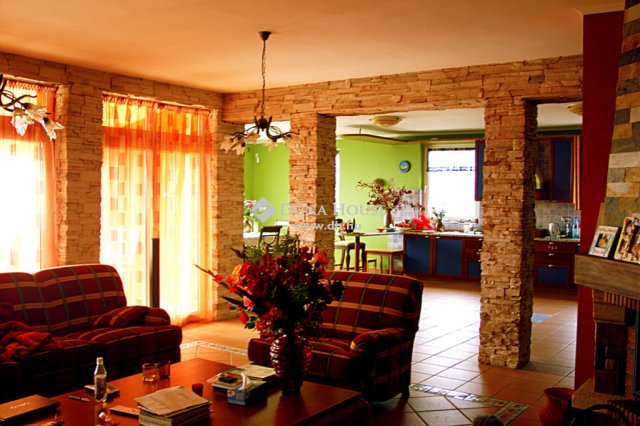 Eladó családi ház, Piliscsabán 462 M Ft, 5+3 szobás