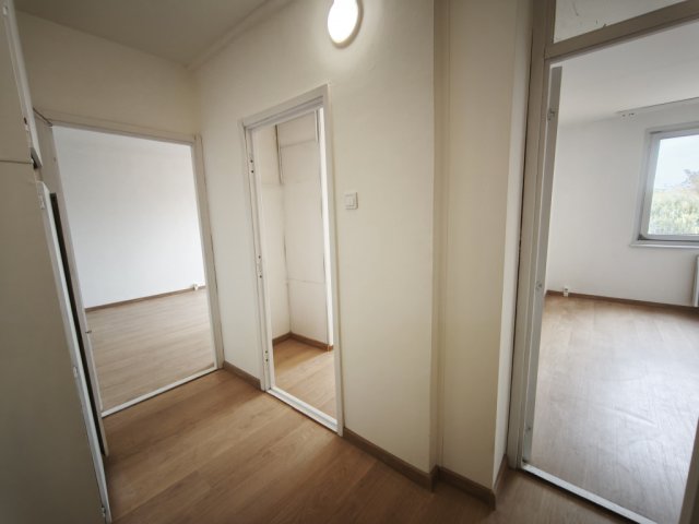 Eladó panellakás, Szegeden 48 M Ft, 1+1 szobás
