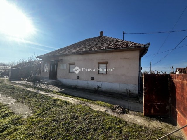 Eladó családi ház, Jászfényszarun 25.2 M Ft, 4 szobás