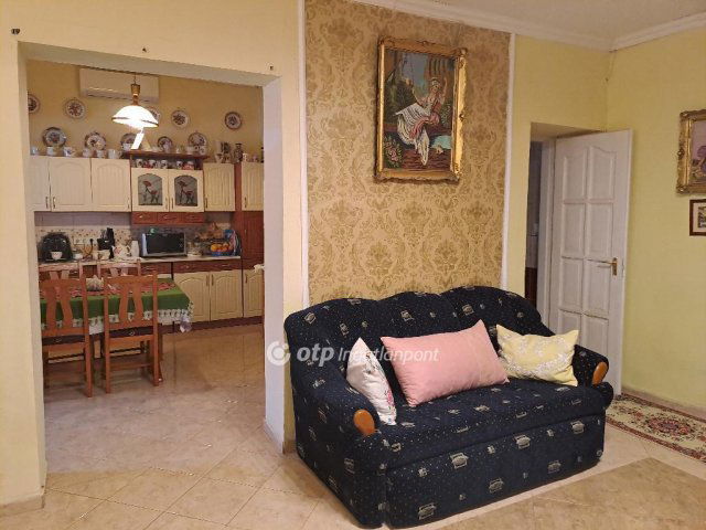 Eladó családi ház, Makón 89.9 M Ft, 6+1 szobás