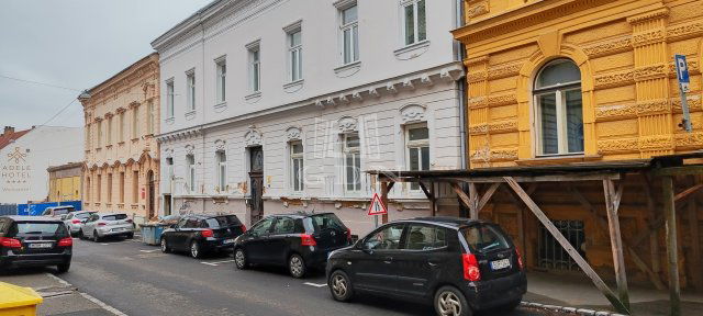 Eladó téglalakás, Pécsett 58.5 M Ft, 2 szobás