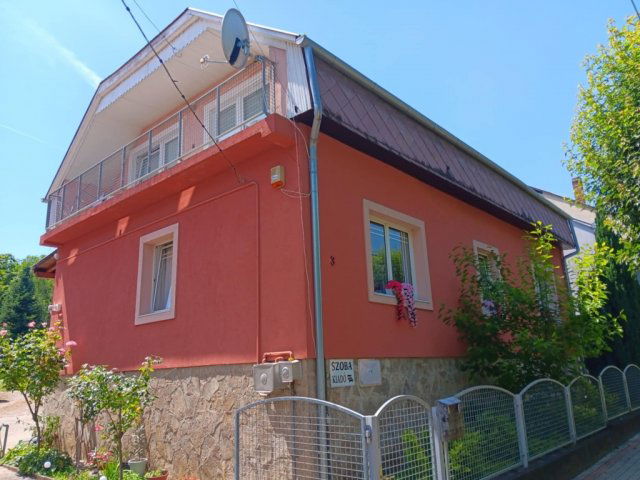 Eladó családi ház, Hévízen 155.5 M Ft, 8 szobás