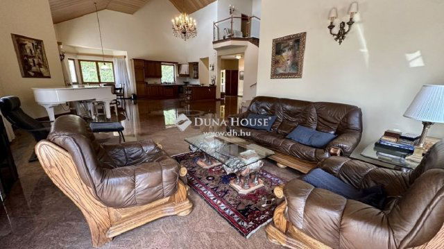 Eladó családi ház, Leányfaluban 562.5 M Ft, 6+1 szobás