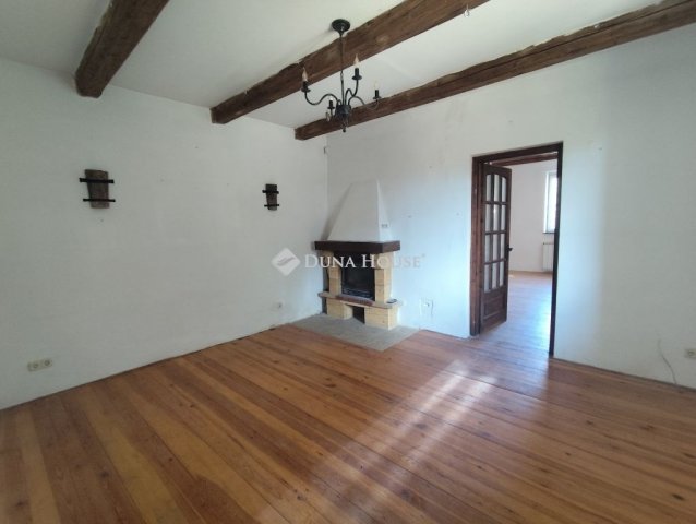 Eladó családi ház, Zsámbékon 79.9 M Ft, 2 szobás