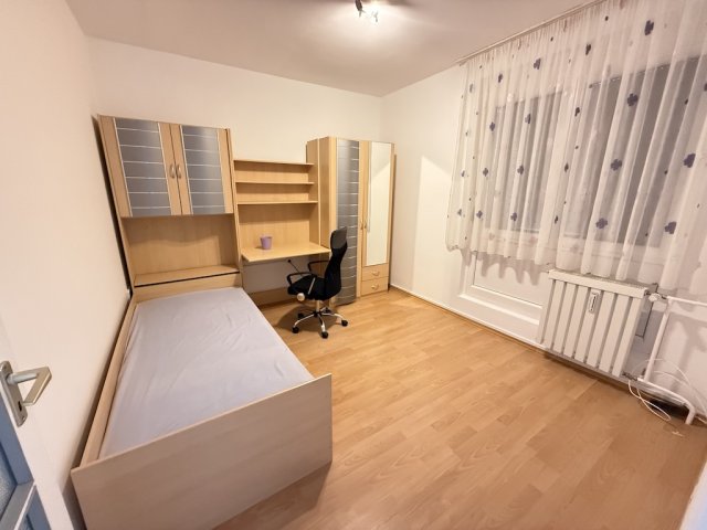 Eladó panellakás, Pakson 0.18 M Ft, 3 szobás