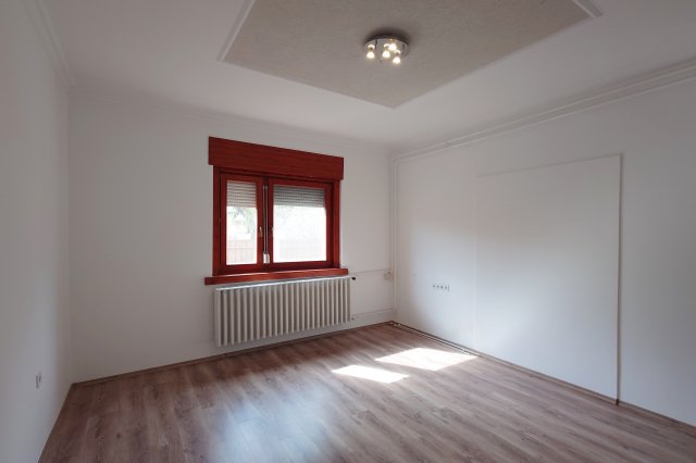 Eladó családi ház, Kecskeméten 79.9 M Ft, 4 szobás