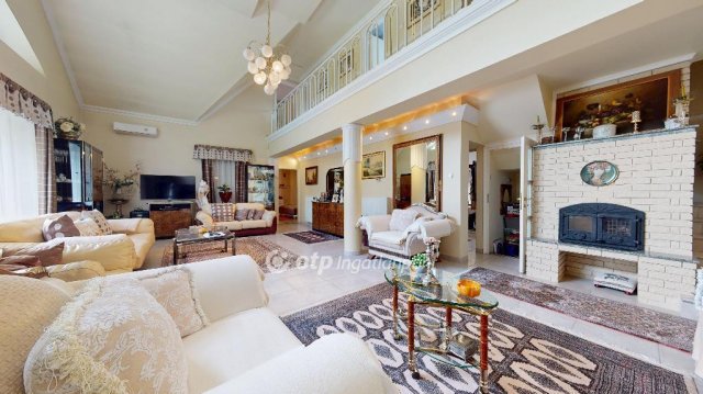 Eladó családi ház, Halmajon 102.025 M Ft, 6 szobás