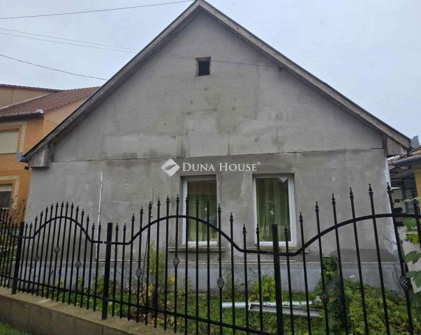 Eladó családi ház, Nagykátán 40 M Ft, 3 szobás