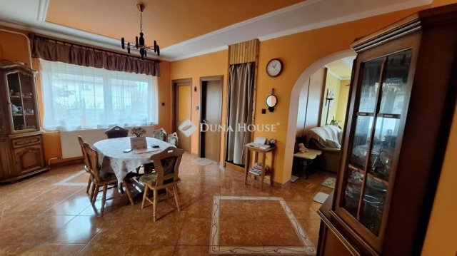 Eladó családi ház, Abában 74.9 M Ft, 5 szobás