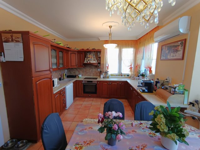 Eladó családi ház, Miskolcon 127.9 M Ft, 7 szobás