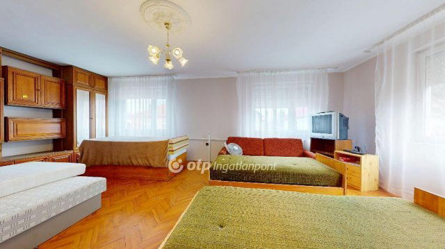 Eladó családi ház, Halmajon 47.5 M Ft, 4 szobás