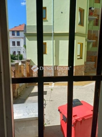 Kiadó téglalakás, albérlet, Pécsett 170 E Ft / hó, 2 szobás