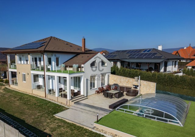 Eladó családi ház, Csobánkán 270 M Ft, 6 szobás