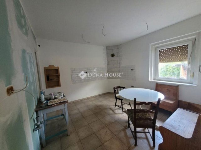 Eladó családi ház, Vecsésen 57.9 M Ft, 2 szobás