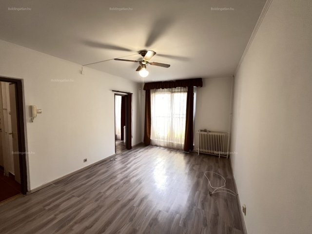 Kiadó panellakás, albérlet, Kaposváron, Kikerics utcában