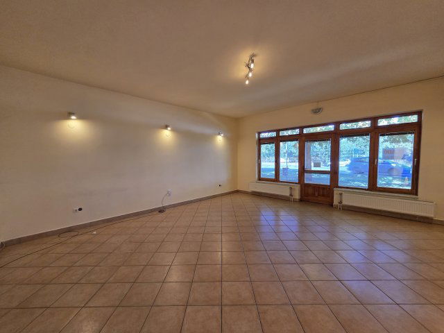 Eladó üzlethelyiség, Abonyban 37 M Ft, 2 szobás