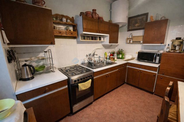 Eladó családi ház, Csákváron 64.9 M Ft, 5 szobás